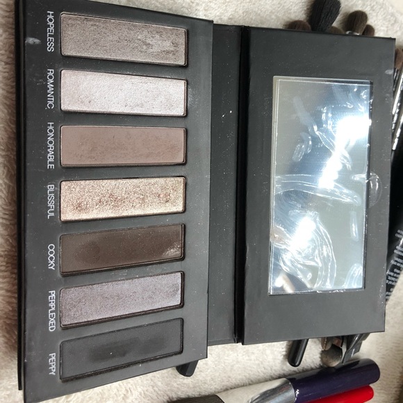 SOLD!!!!!! Younique Moodstruck Addiction 2 - Picture 4 of 4